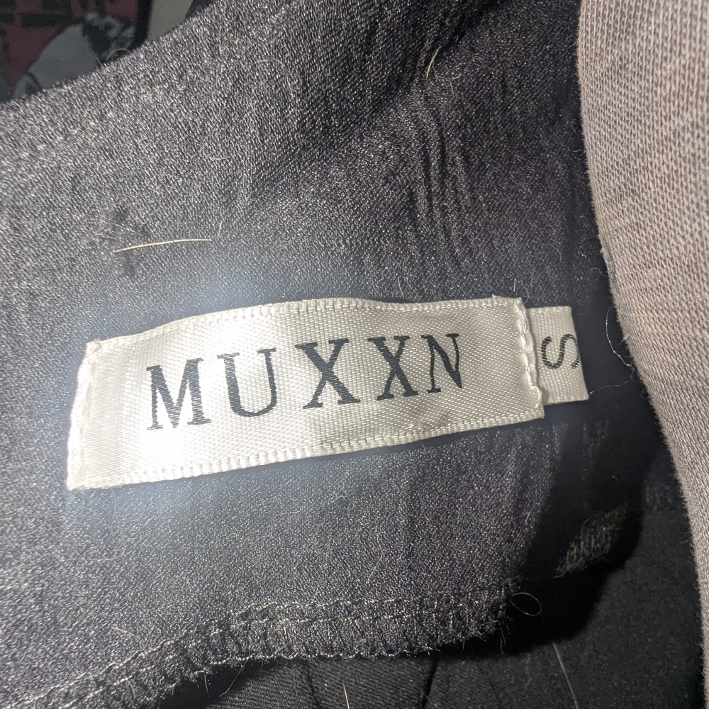 MUXXN 1950s Vintage Style Elegant Black Off-Shoulder Dress Gothabilly - Picture 7 of 8